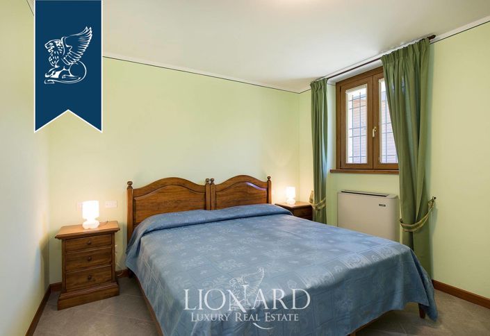 Image No.38-14 Bed Farmhouse for sale