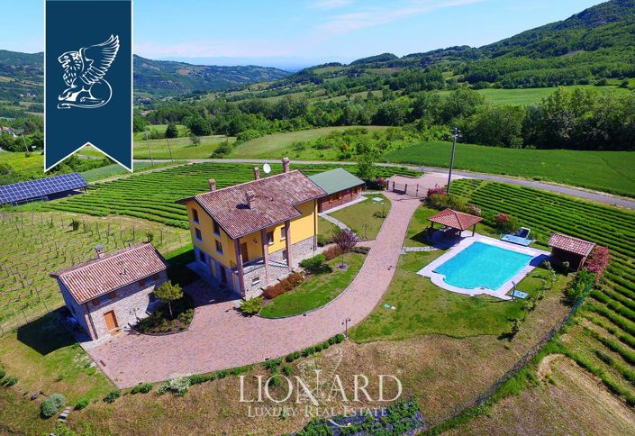 Image No.47-14 Bed Farmhouse for sale