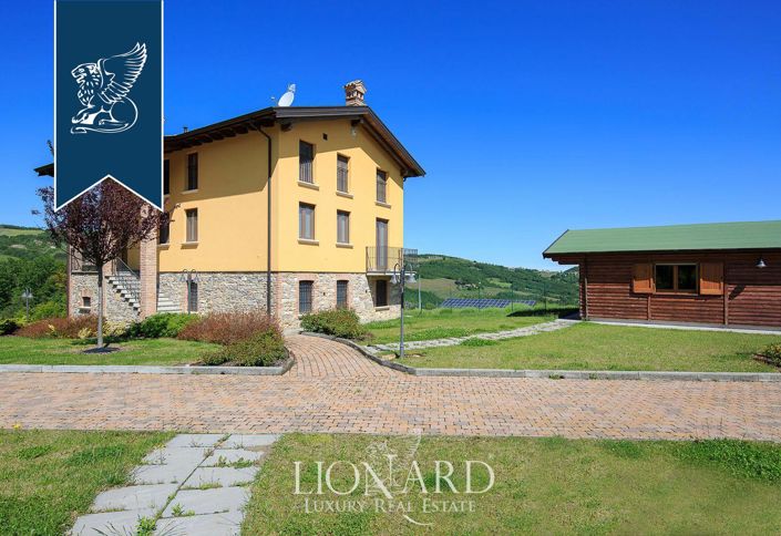 Image No.6-14 Bed Farmhouse for sale