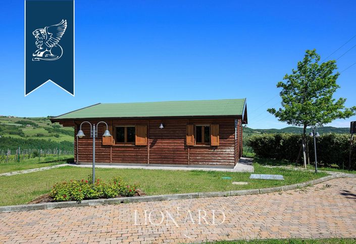 Image No.7-14 Bed Farmhouse for sale