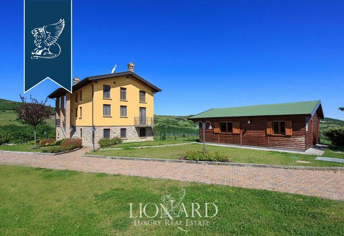 Image No.8-14 Bed Farmhouse for sale