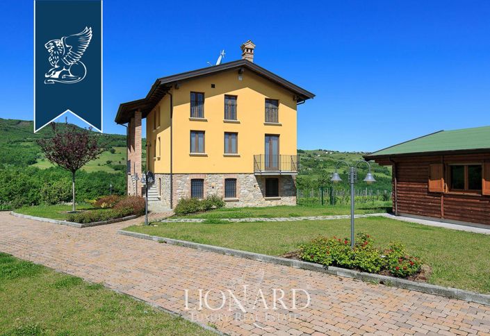 Image No.9-14 Bed Farmhouse for sale