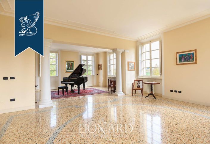 Image No.12-8 Bed Villa for sale