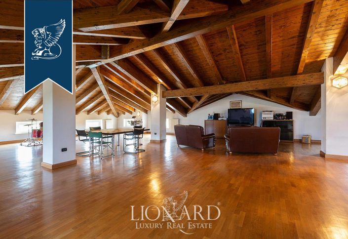 Image No.21-8 Bed Villa for sale