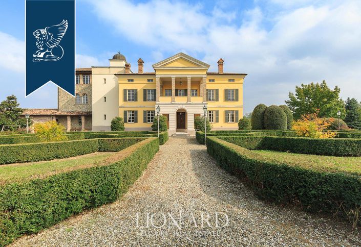 Image No.5-8 Bed Villa for sale