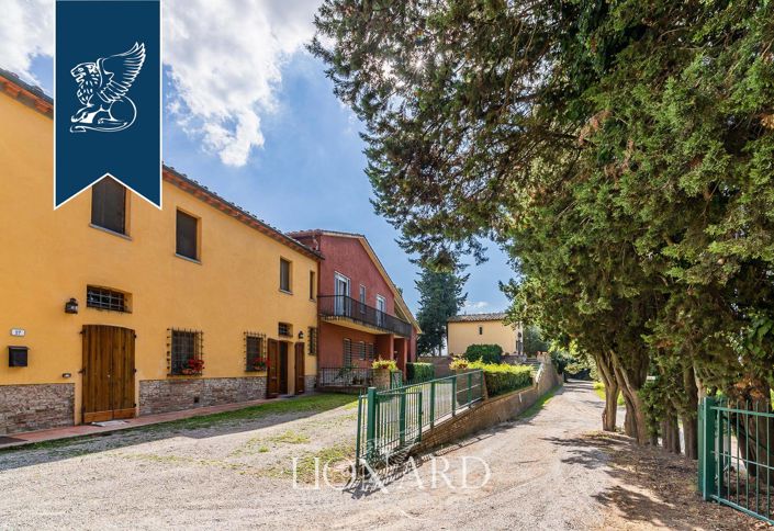 Image No.16-9 Bed Country House for sale