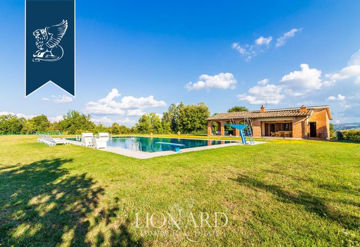 Image No.19-9 Bed Country House for sale