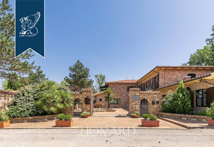 Image No.15-20 Bed Farmhouse for sale