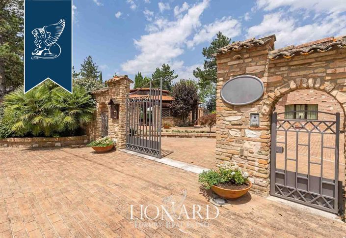 Image No.17-20 Bed Farmhouse for sale