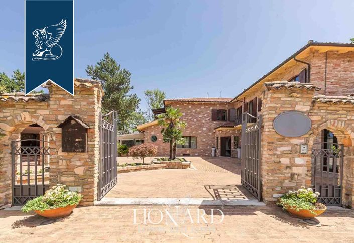 Image No.18-20 Bed Farmhouse for sale