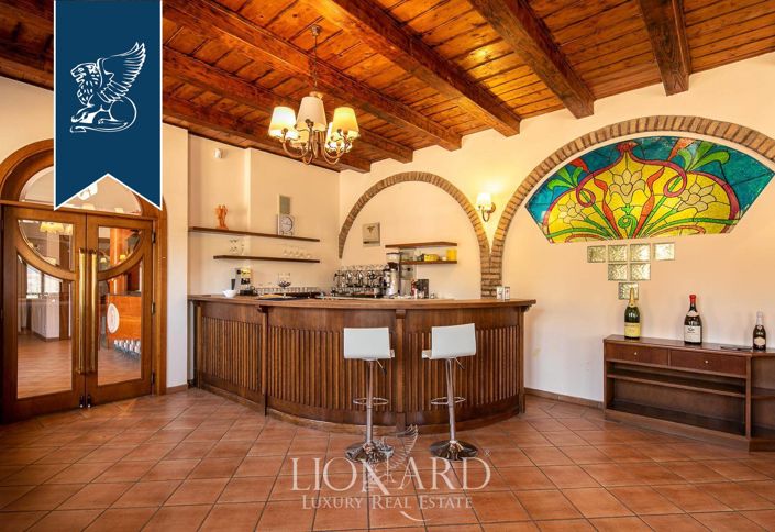 Image No.32-20 Bed Farmhouse for sale