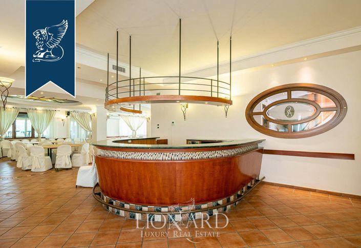 Image No.36-20 Bed Farmhouse for sale