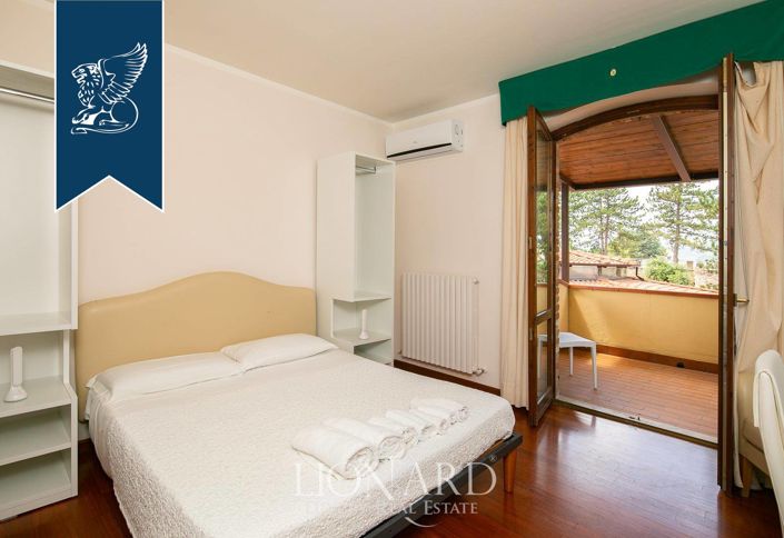 Image No.37-20 Bed Farmhouse for sale