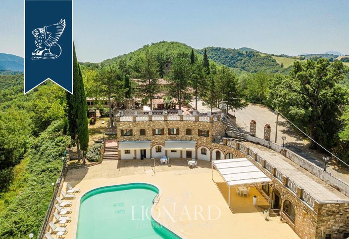 Image No.5-20 Bed Farmhouse for sale