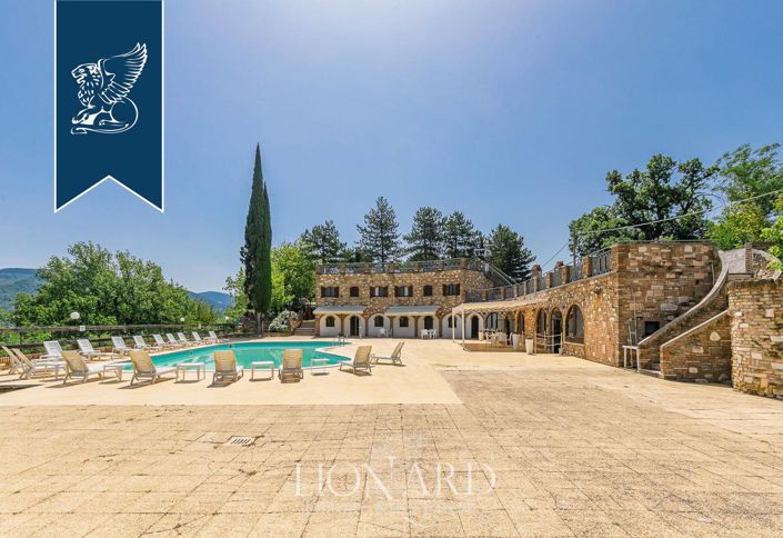 Image No.6-20 Bed Farmhouse for sale