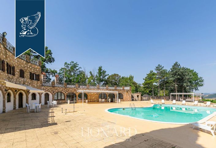 Image No.9-20 Bed Farmhouse for sale