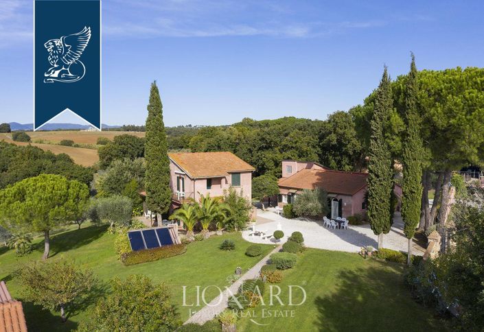 Image No.8-7 Bed Farmhouse for sale