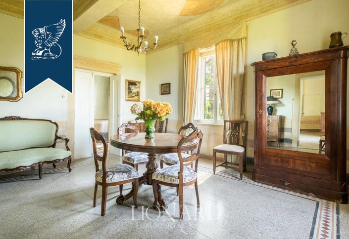 Image No.12-10 Bed Villa for sale