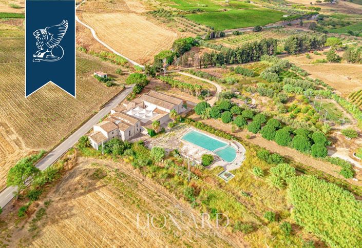 Image No.1-17 Bed Hotel for sale