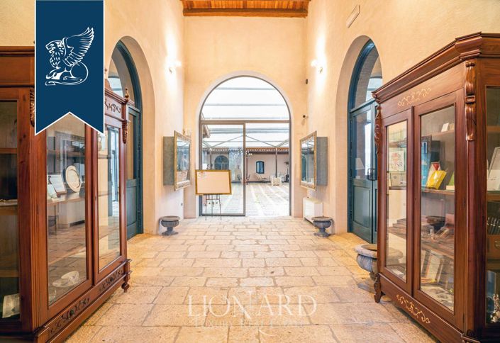 Image No.16-17 Bed Hotel for sale