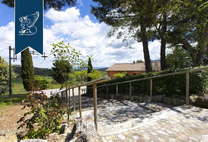 Image No.18-13 Bed Farmhouse for sale