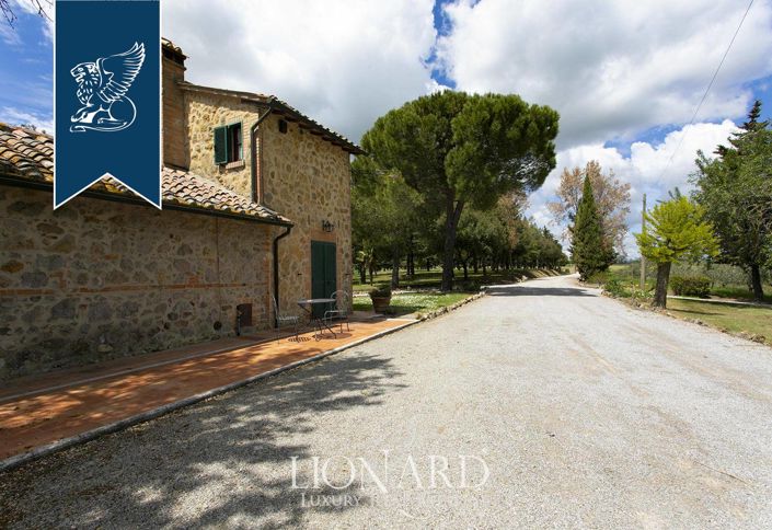 Image No.22-13 Bed Farmhouse for sale