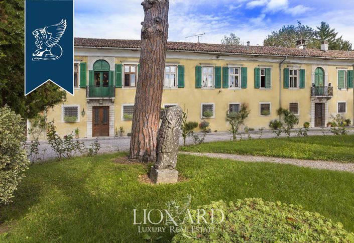 Image No.11-8 Bed Villa for sale