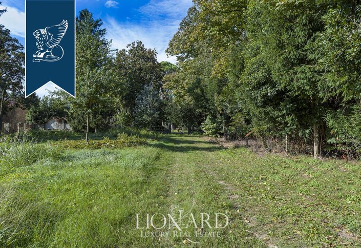 Image No.14-8 Bed Villa for sale