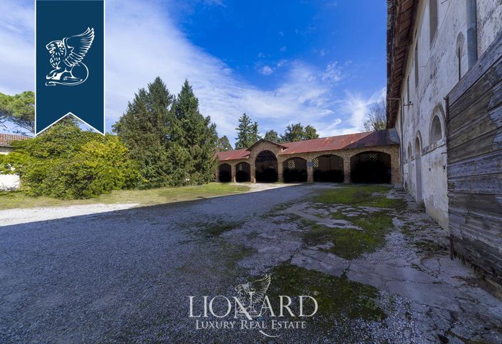 Image No.20-8 Bed Villa for sale