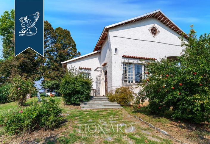 Image No.13-10 Bed Farmhouse for sale