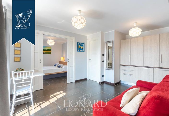 Image No.14-10 Bed Farmhouse for sale