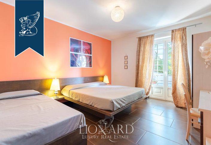 Image No.15-10 Bed Farmhouse for sale