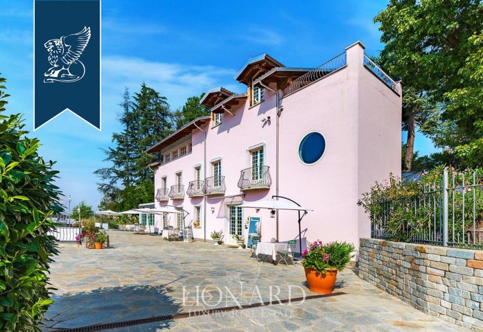 Image No.3-10 Bed Farmhouse for sale