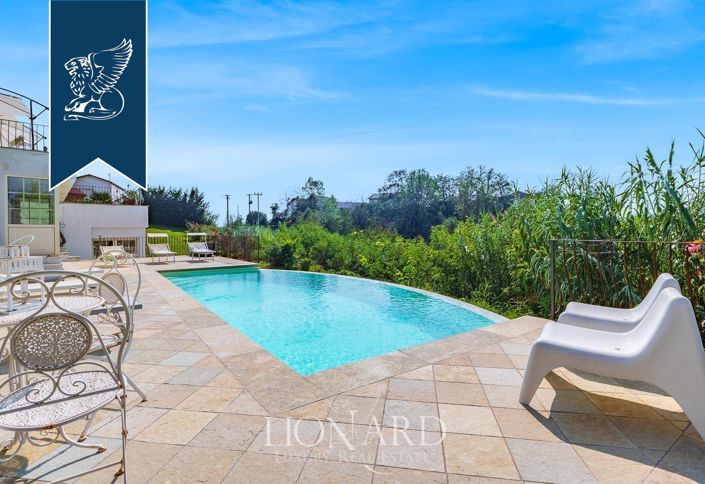 Image No.5-10 Bed Farmhouse for sale