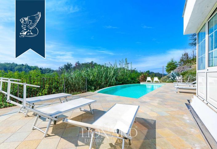 Image No.6-10 Bed Farmhouse for sale