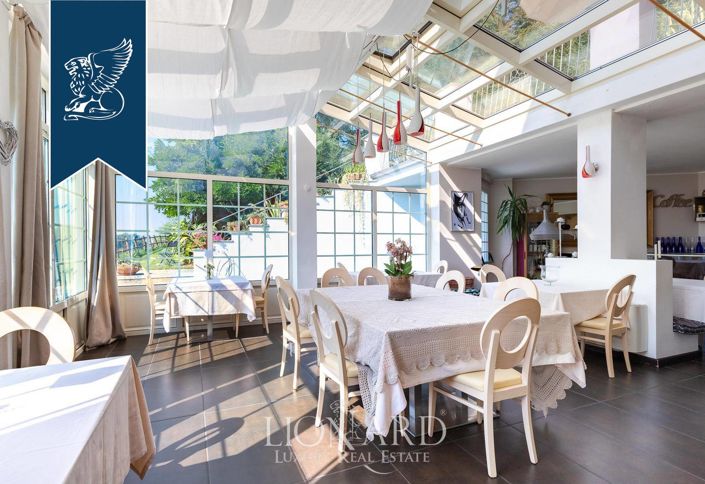 Image No.9-10 Bed Farmhouse for sale