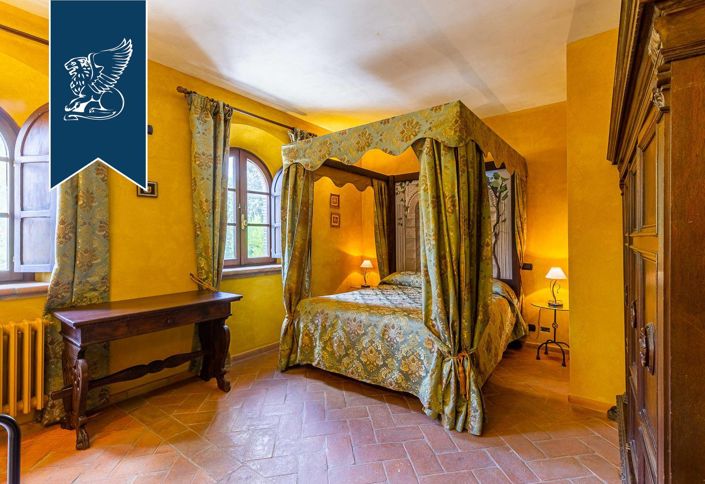 Image No.24-20 Bed Farmhouse for sale