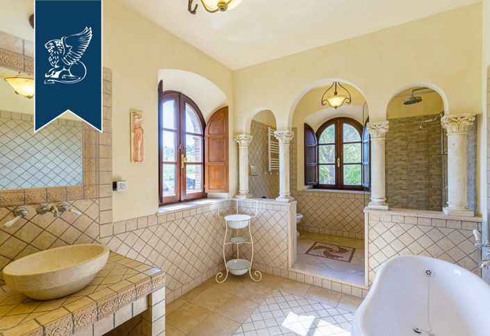 Image No.28-20 Bed Farmhouse for sale