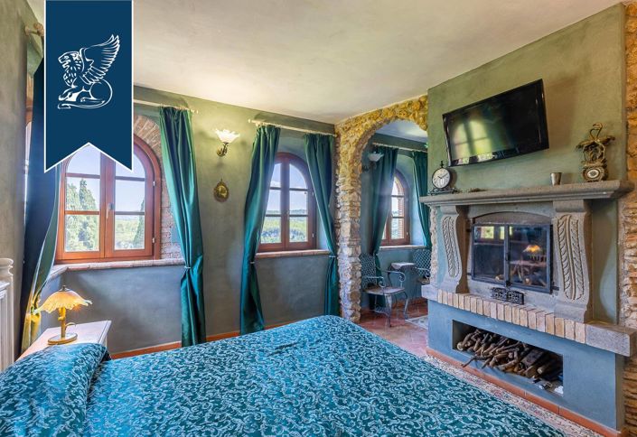 Image No.30-20 Bed Farmhouse for sale