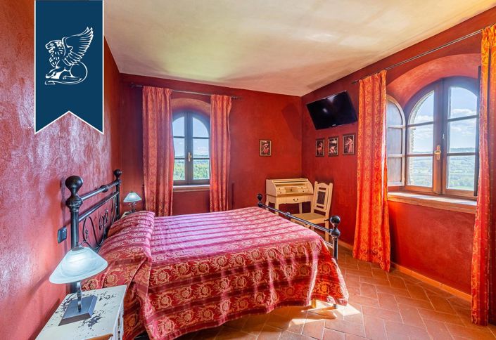 Image No.33-20 Bed Farmhouse for sale