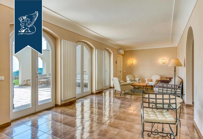 Image No.24-11 Bed Hotel for sale