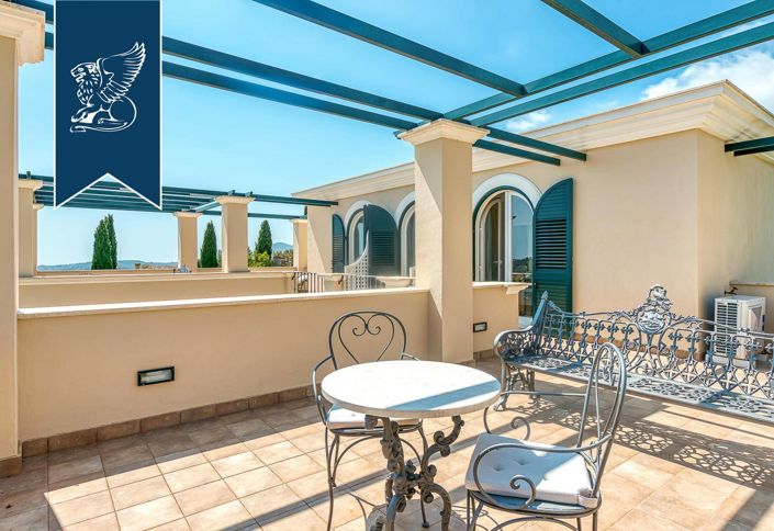 Image No.32-11 Bed Hotel for sale