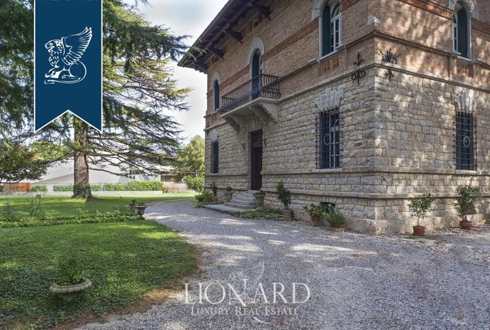 Image No.10-5 Bed Villa for sale