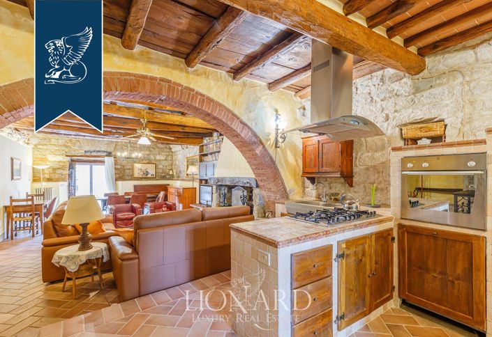 Image No.11-10 Bed Villa for sale