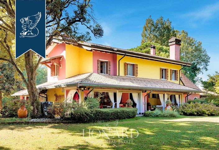 Image No.1-4 Bed Villa for sale