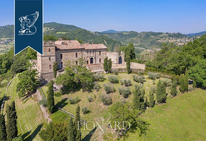 Image No.11-8 Bed Property for sale