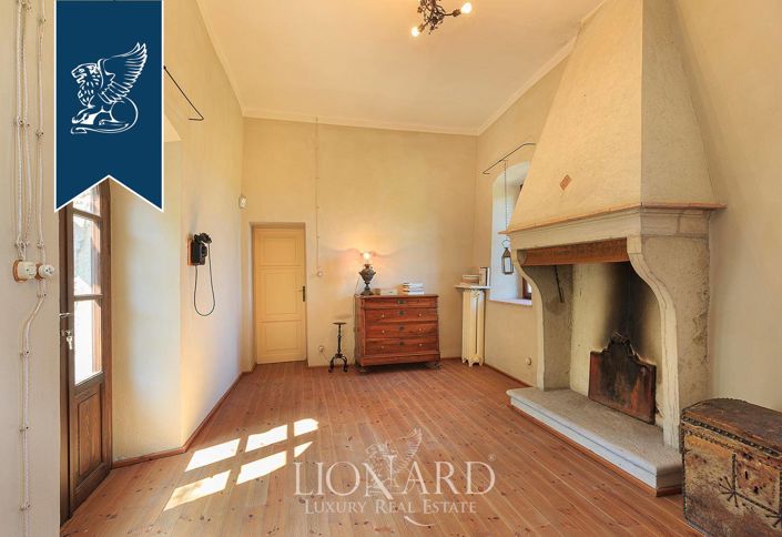 Image No.27-8 Bed Property for sale