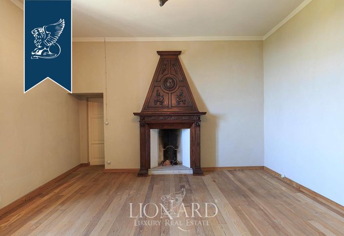 Image No.30-8 Bed Property for sale