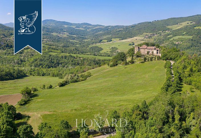 Image No.36-8 Bed Property for sale