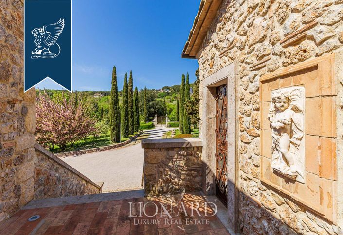 Image No.19-9 Bed Villa for sale